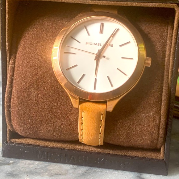 Michael Kors gift box Watch - Picture 2 of 9